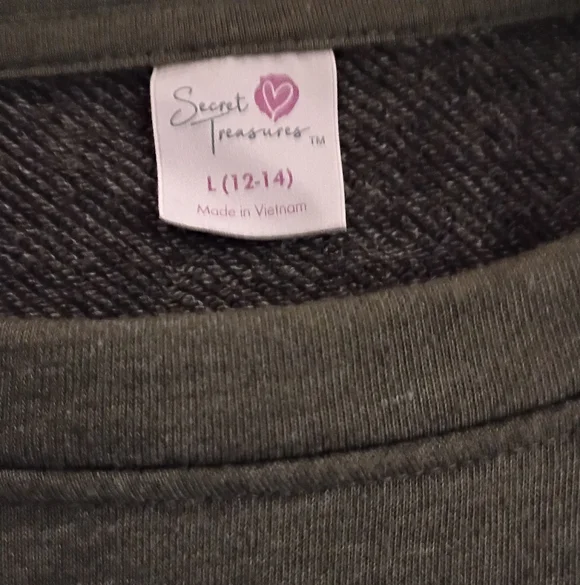 Hello Kitty Sweatshirt - Picture 4 of 5